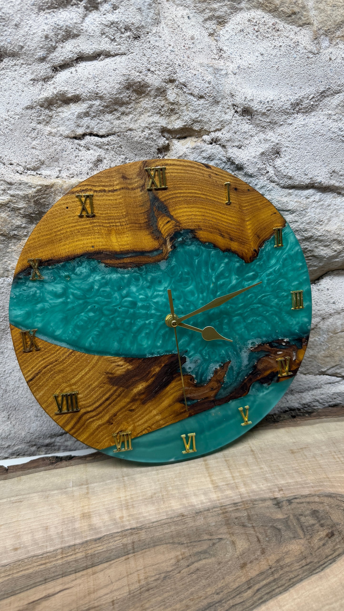 horloge en murier et résine époxy