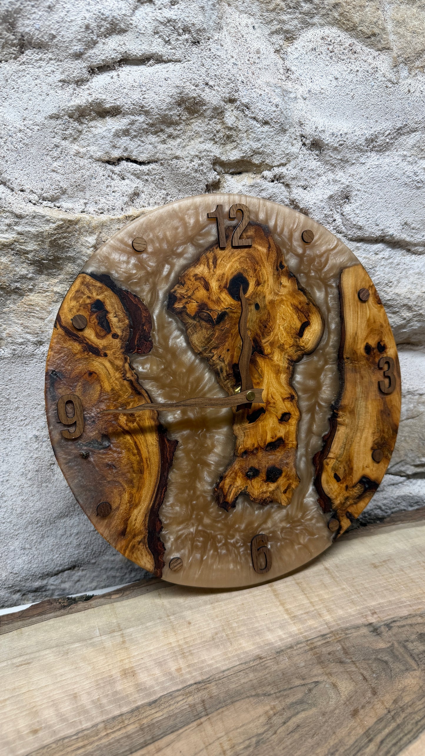 Horloge en poirier