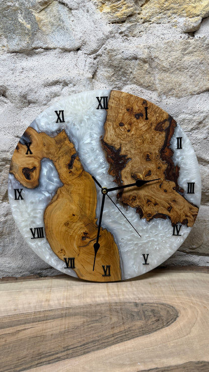 Horloge en poirier