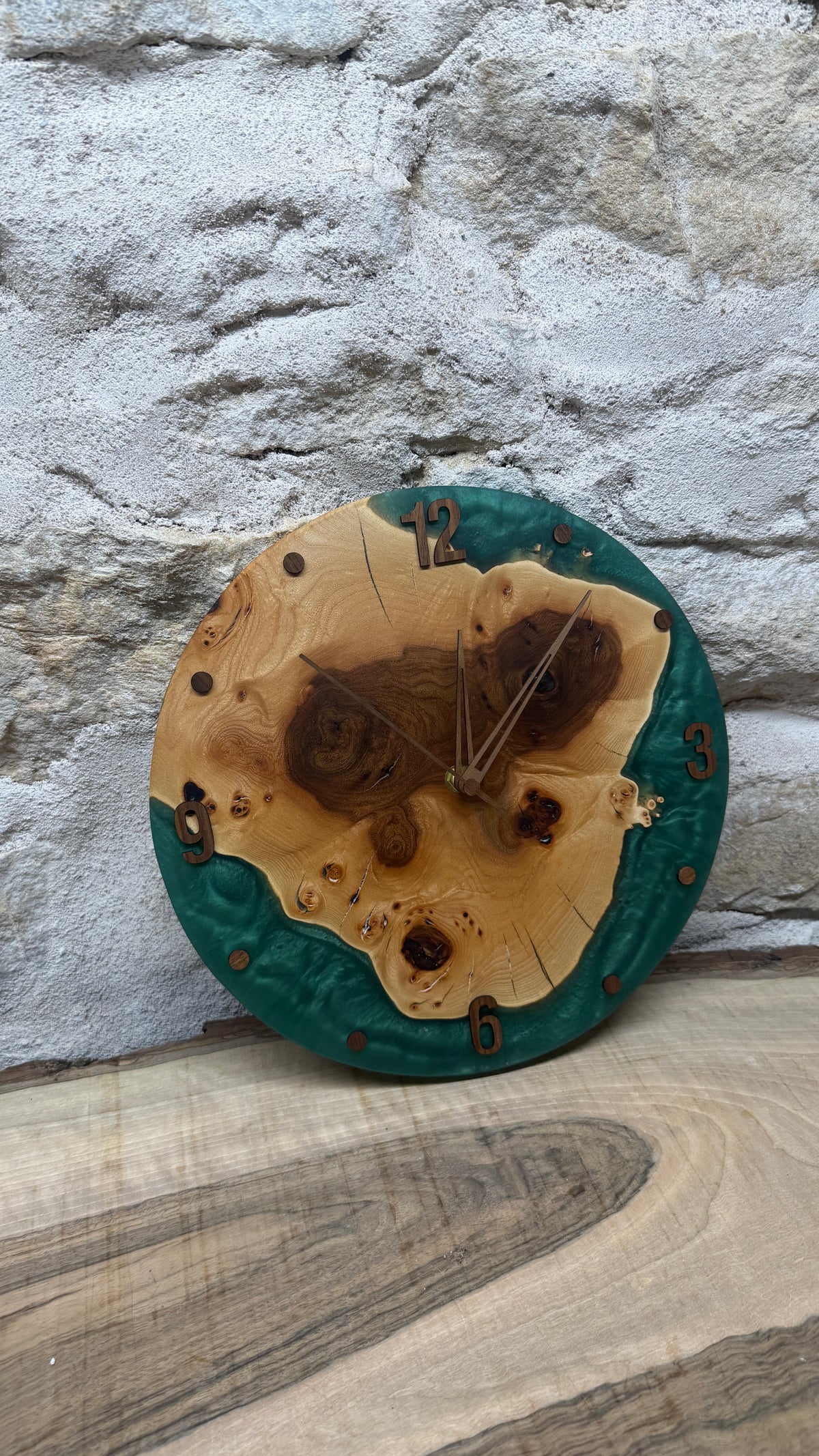 Horloge en orme noir