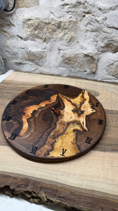 Horloge en orme noir