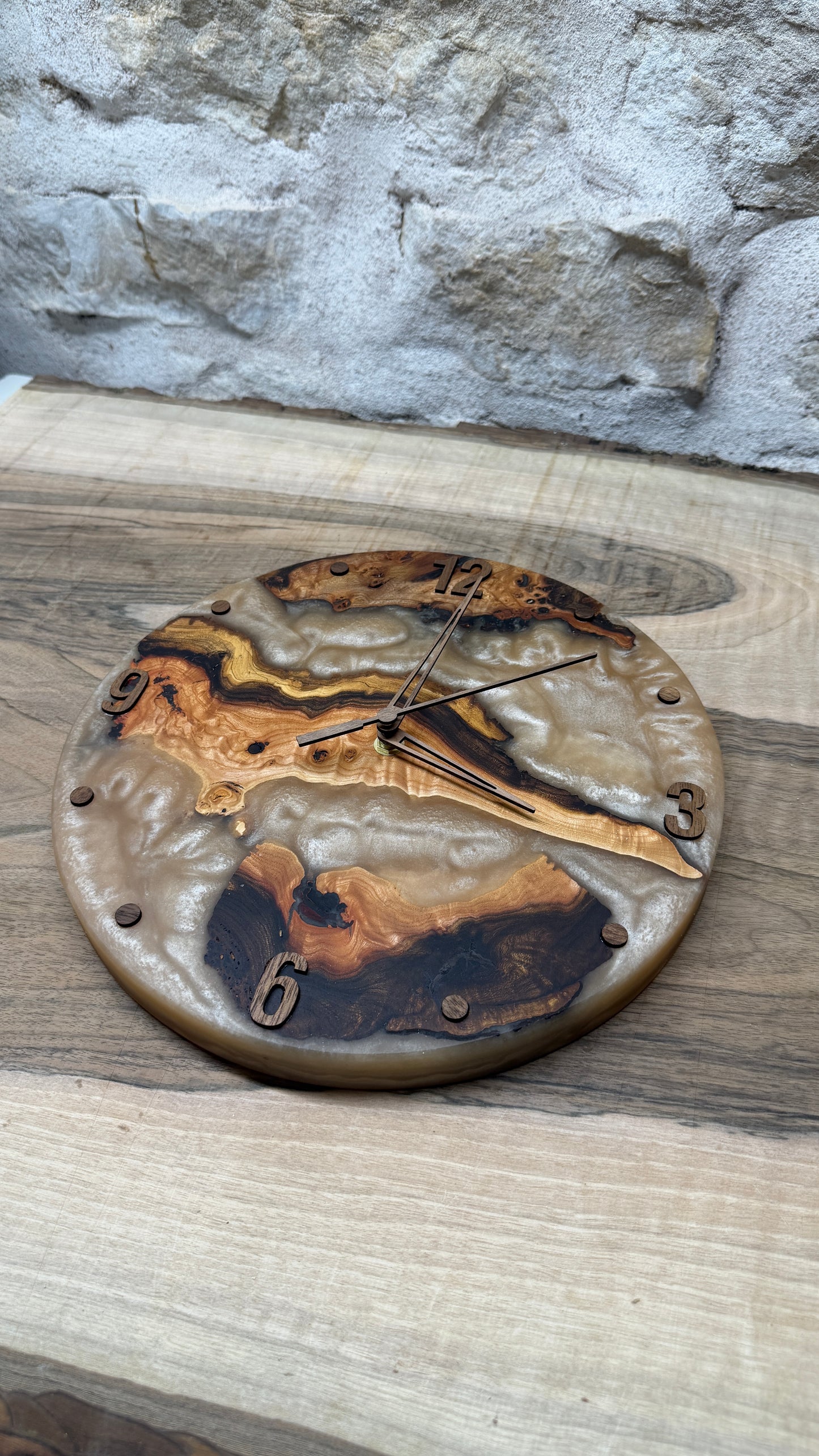 Horloge en orme noir