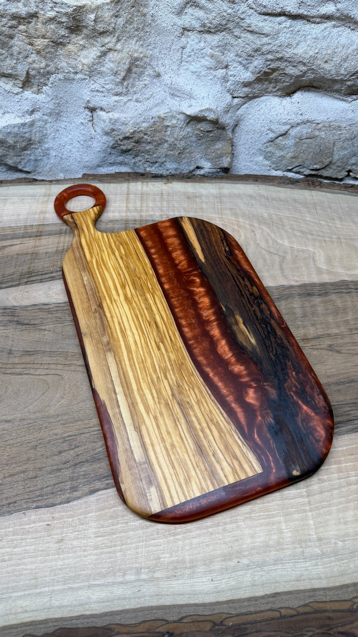 Planches apéritives en olivier / résine époxy