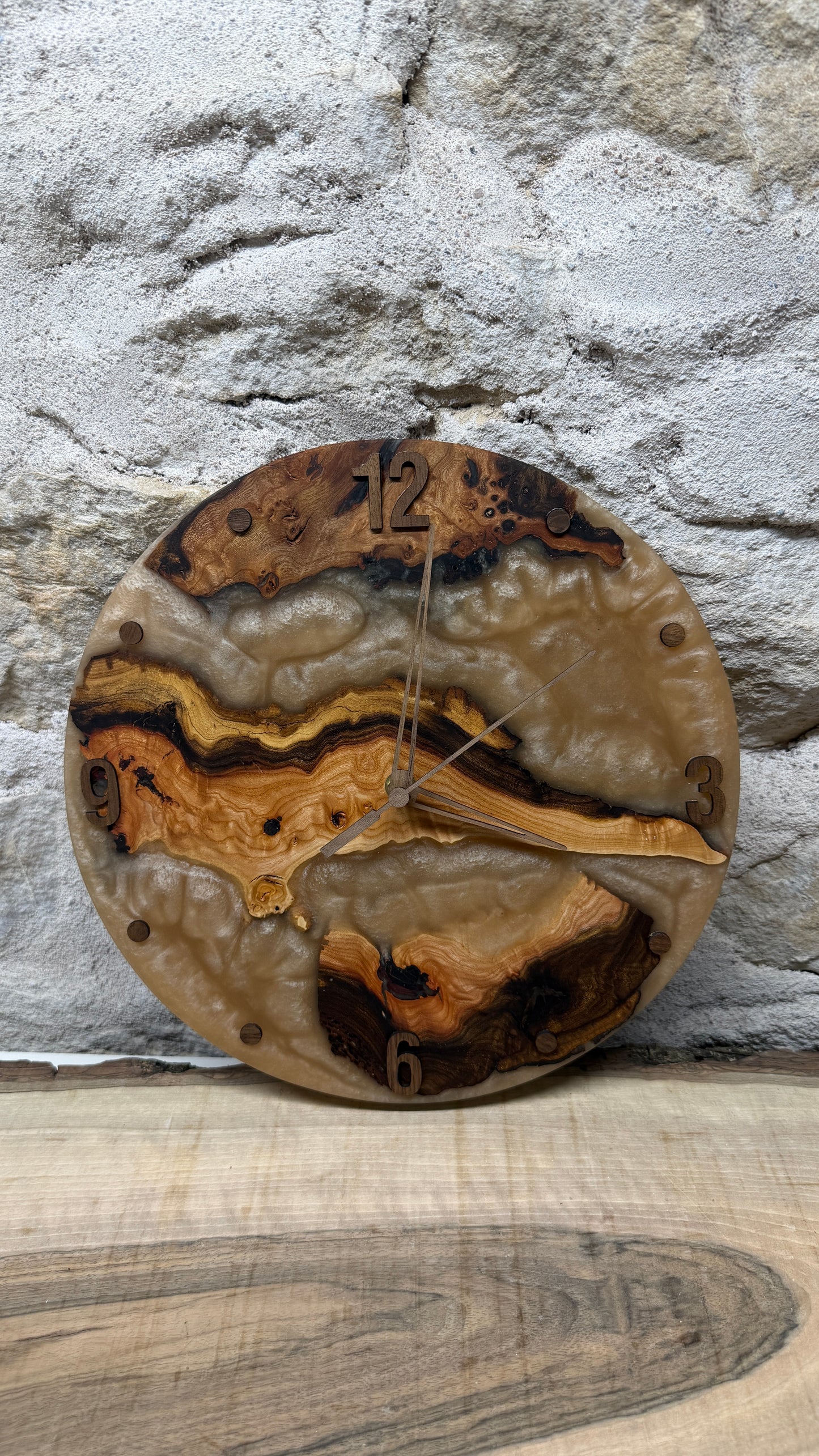Horloge en orme noir
