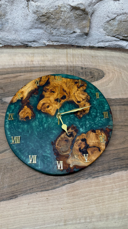 Horloge en poirier