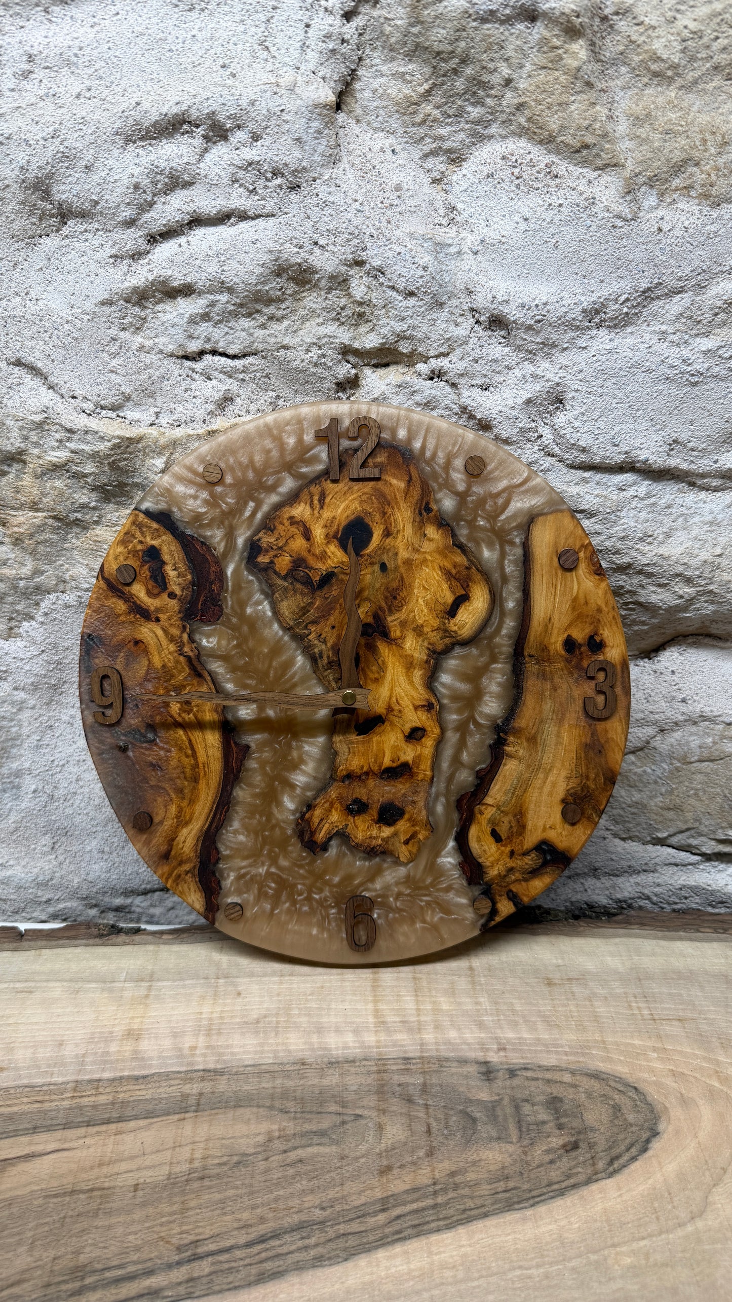 Horloge en poirier