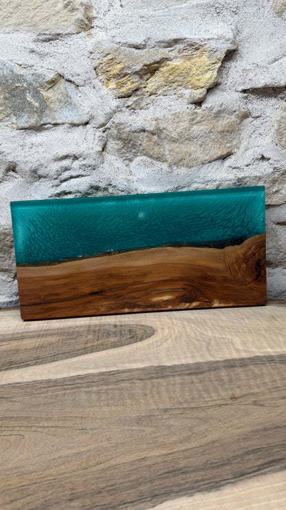 Lampe murale en bois et résine epoxy
