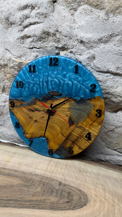 horloge en murier et résine époxy