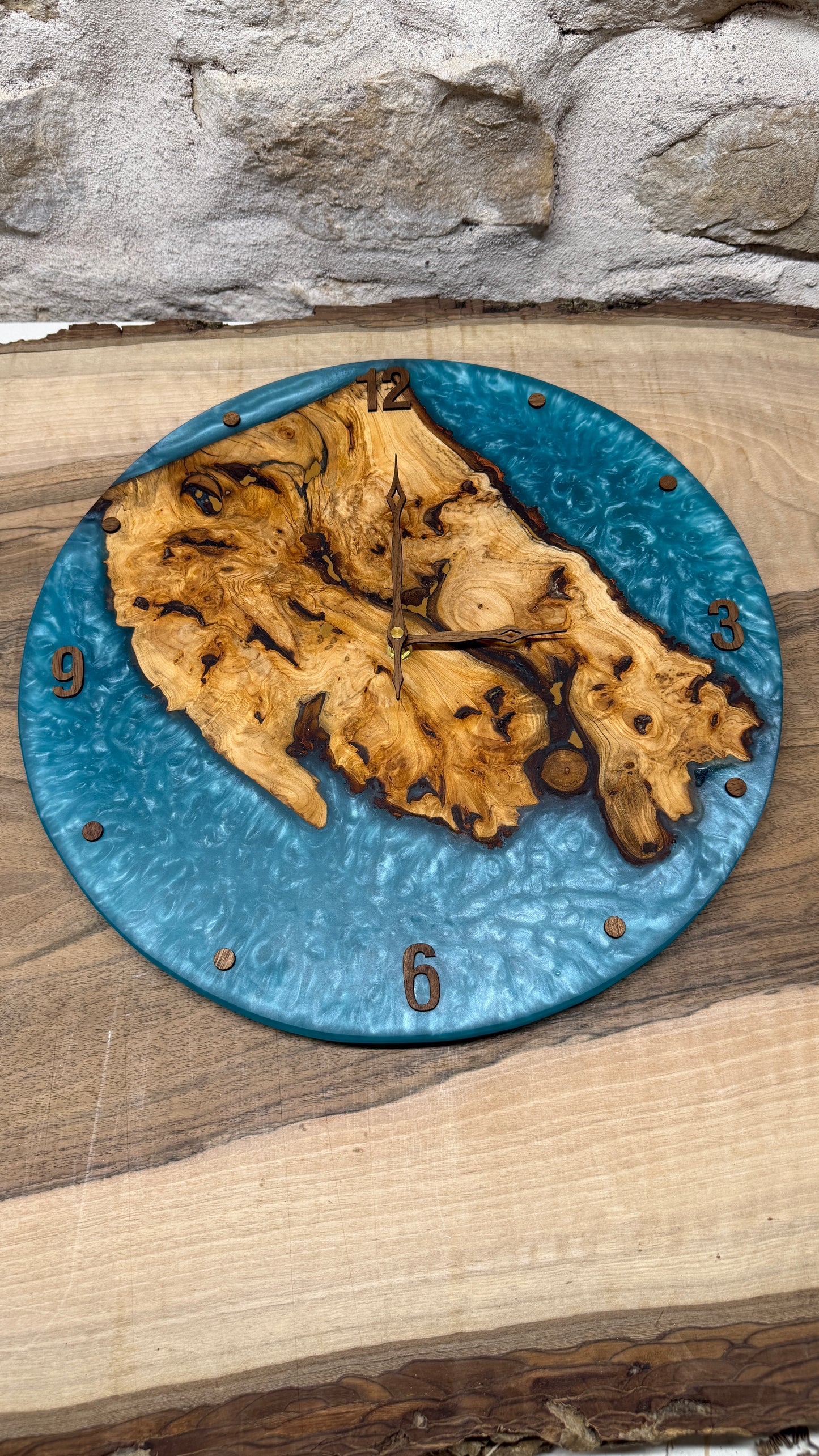 Horloge en poirier