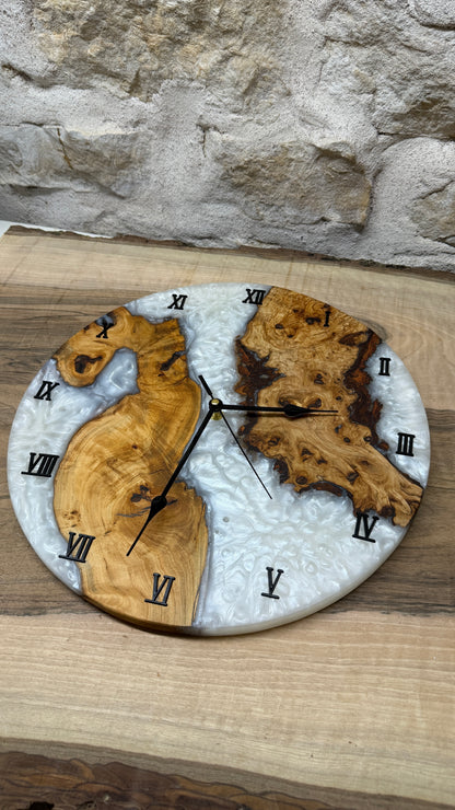 Horloge en poirier
