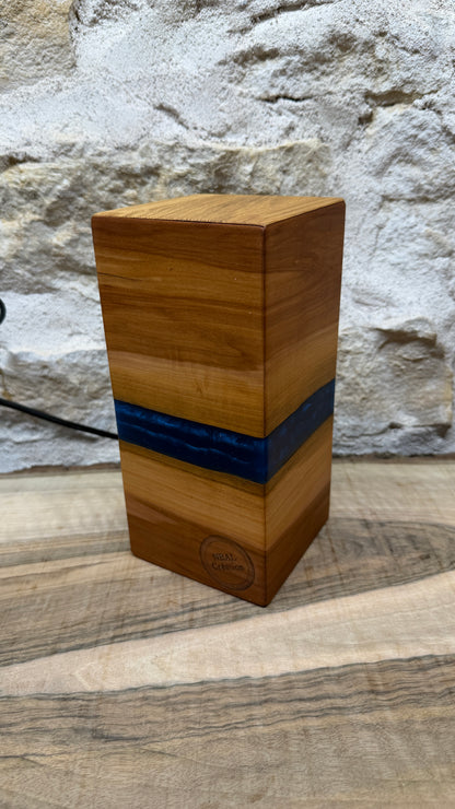 Lampe en pommier/résine époxy