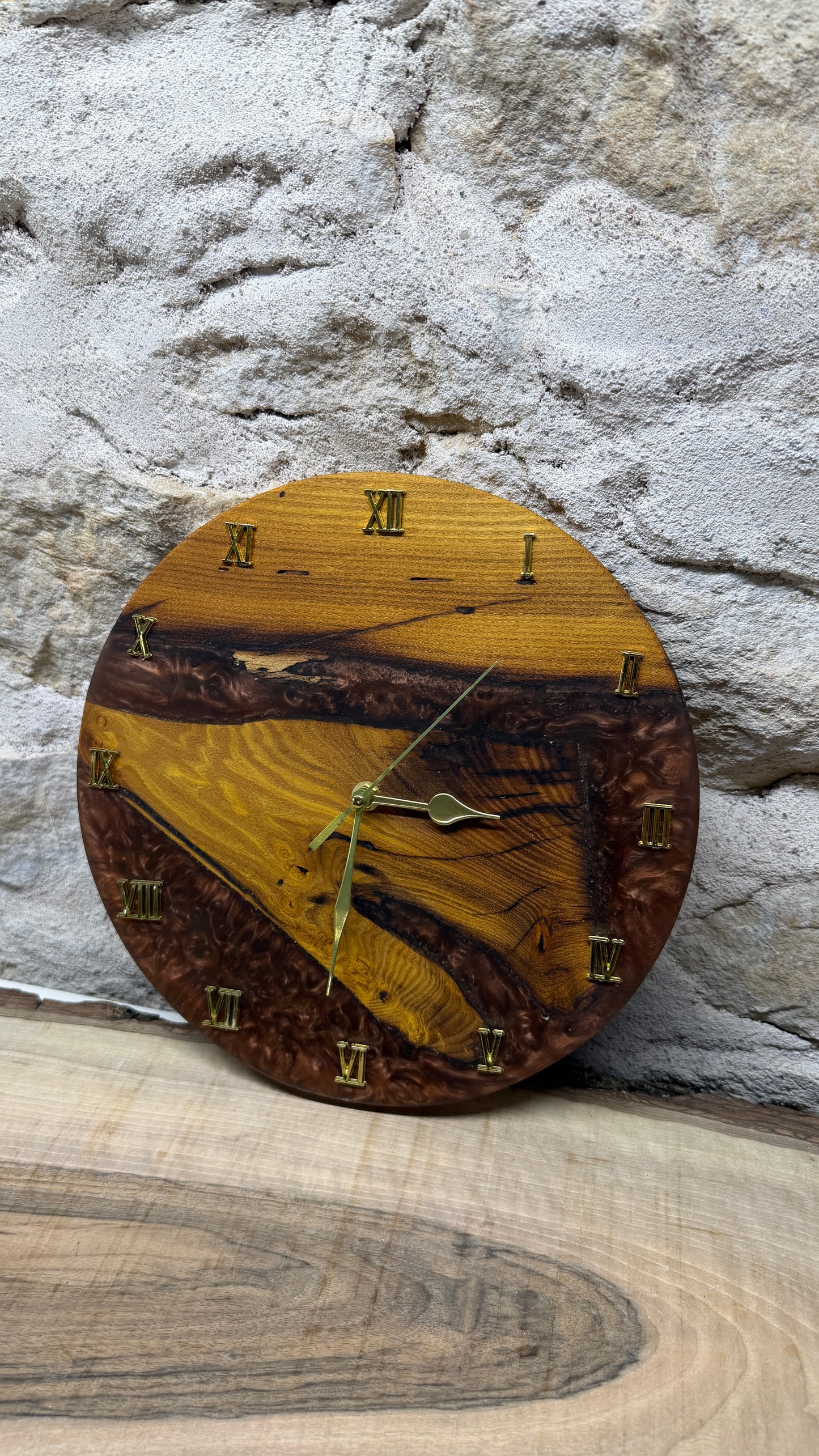 horloge en murier et résine époxy