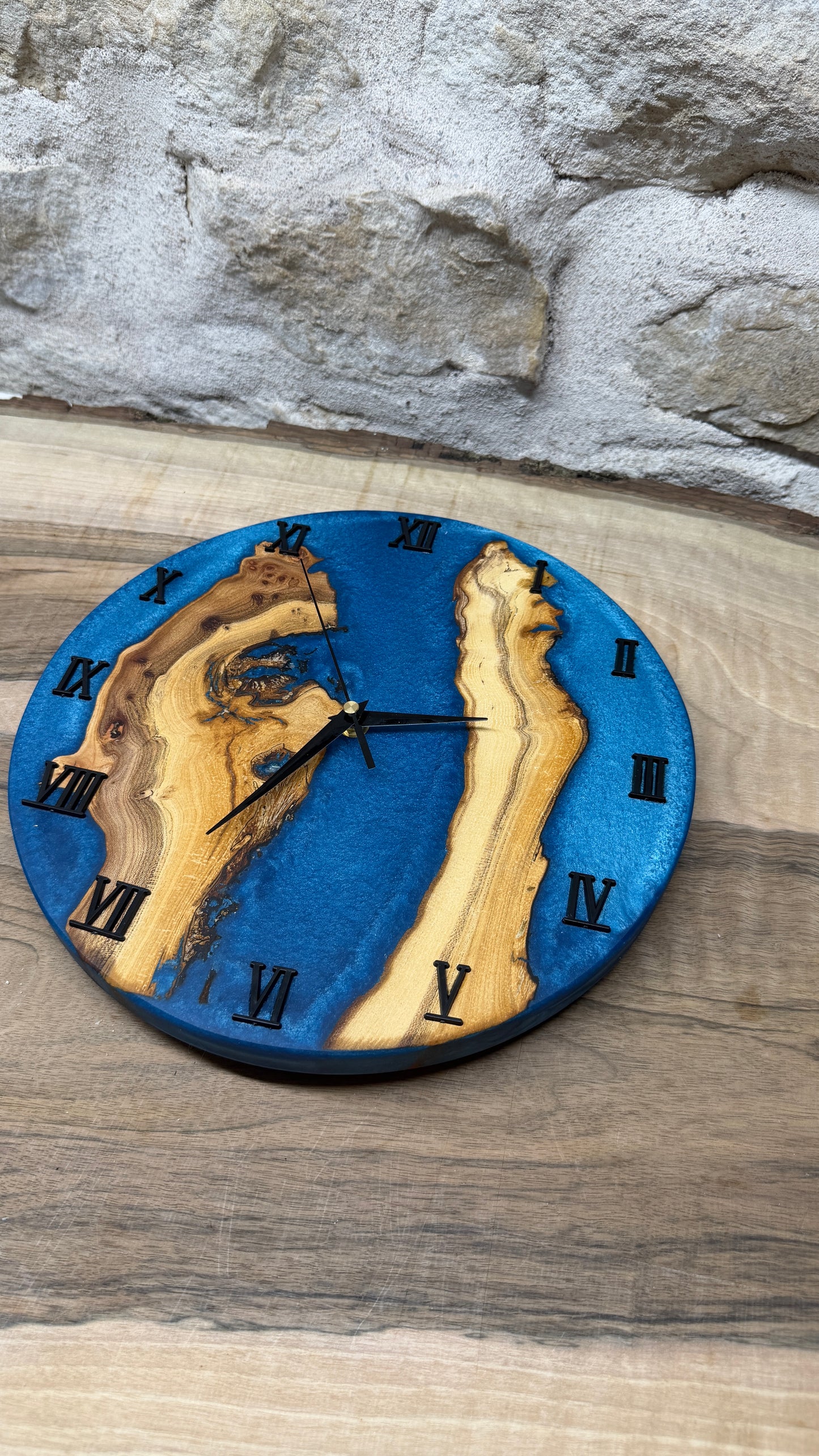 Horloge en orme noir