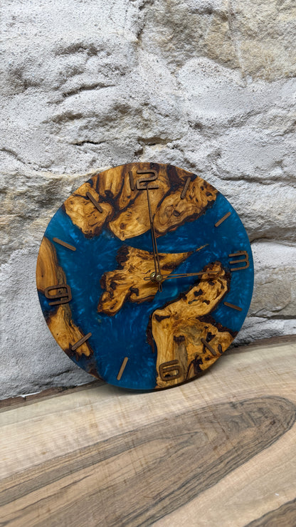 Horloge en poirier