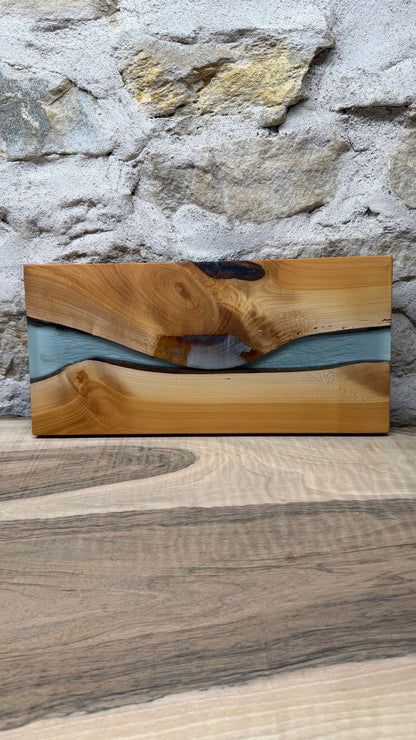 Lampe murale en bois et résine epoxy