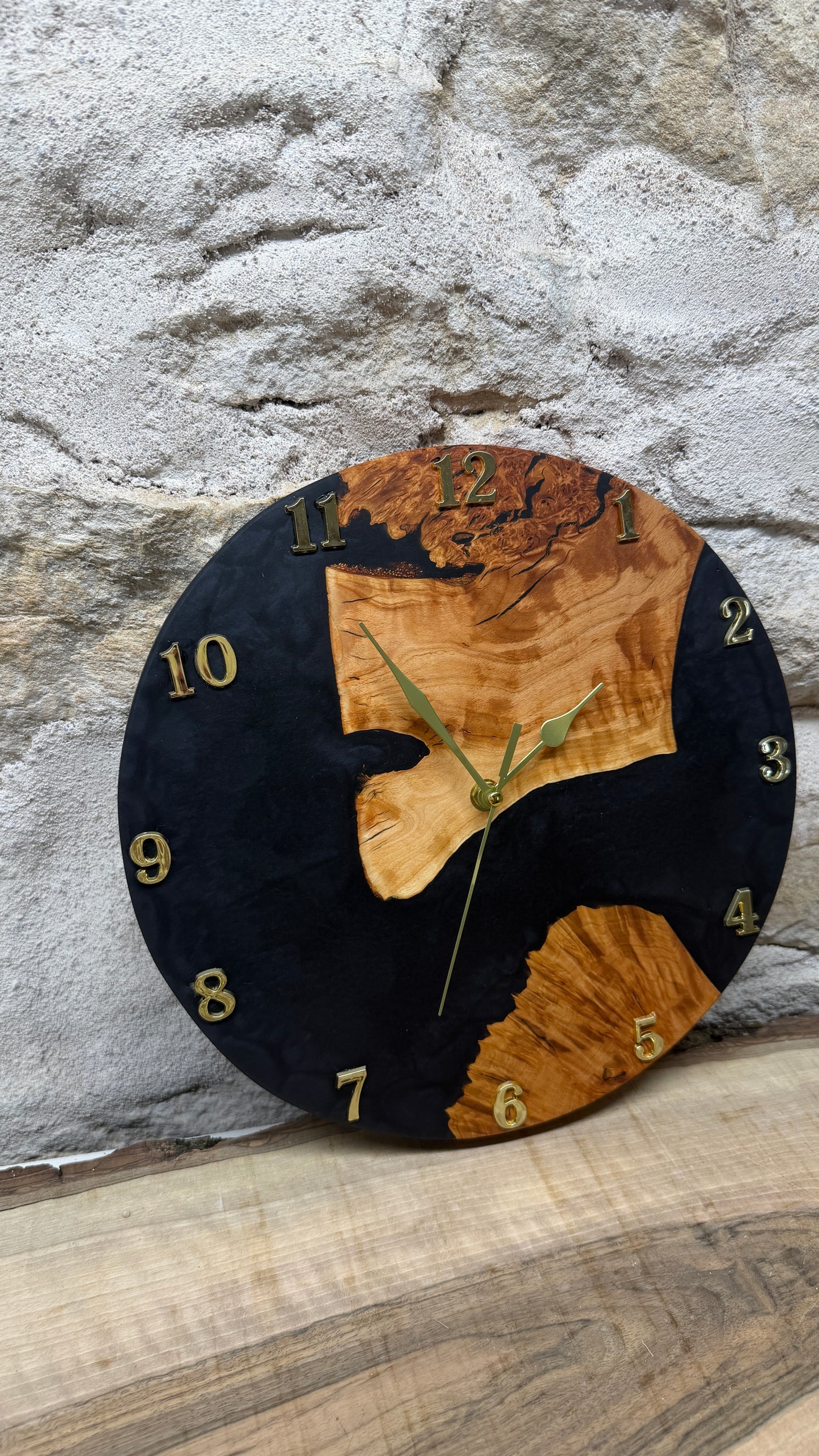 Horloge en loupe d’aulne