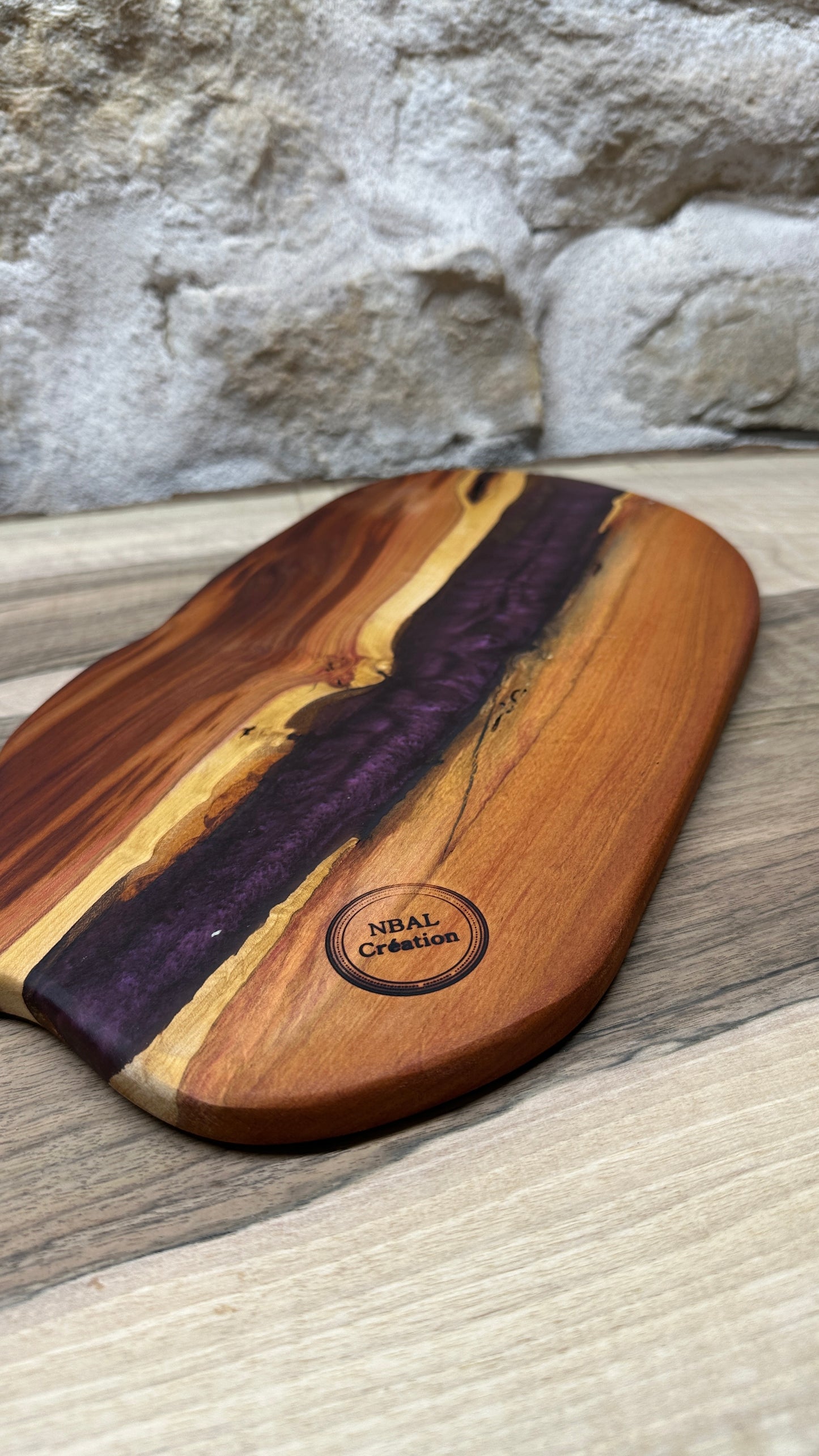 Planches apéritives en quetschier/ résine époxy