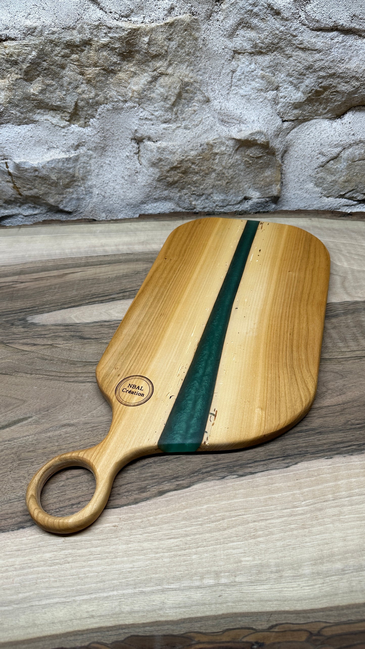 Planches apéritives en merisier  / résine époxy