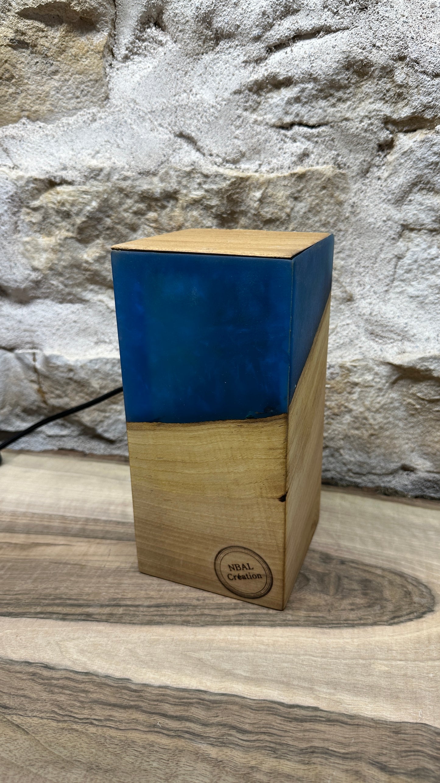 Lampe noyer/résine époxy