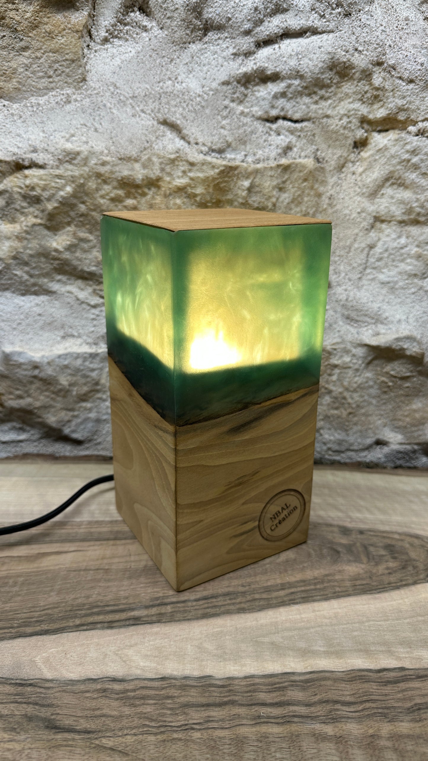 Lampe noyer/résine époxy