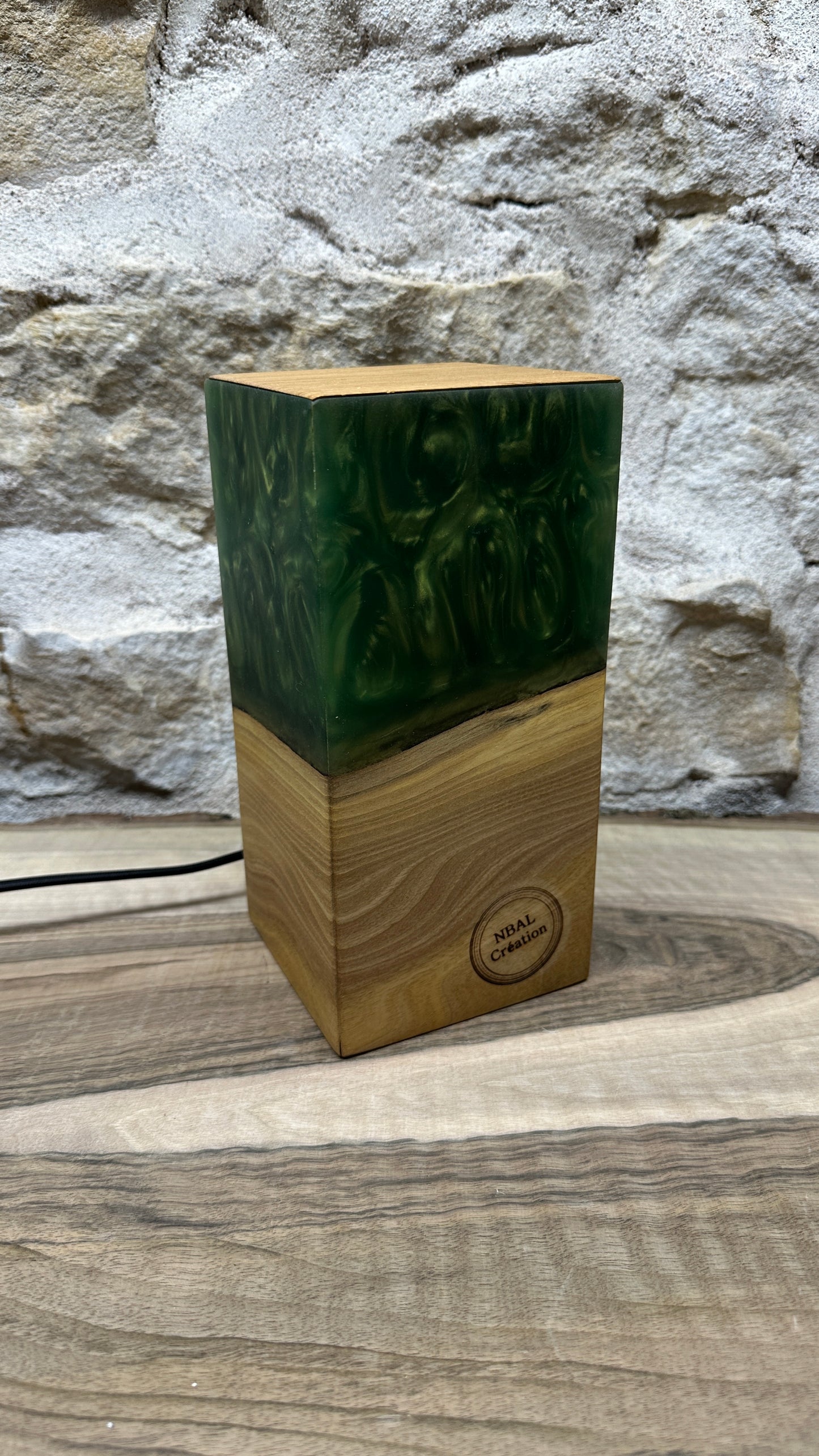 Lampe noyer/résine époxy