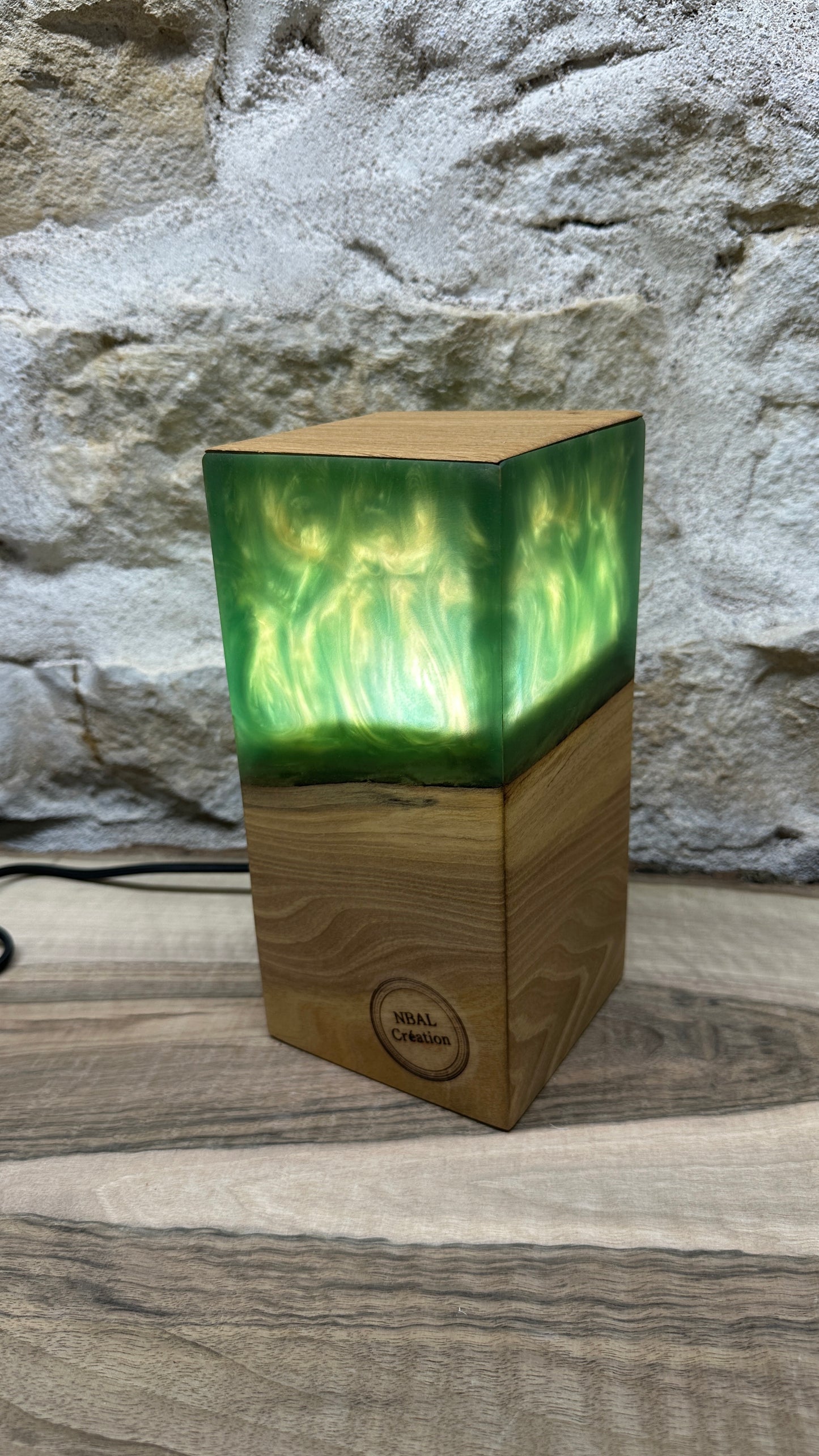 Lampe noyer/résine époxy