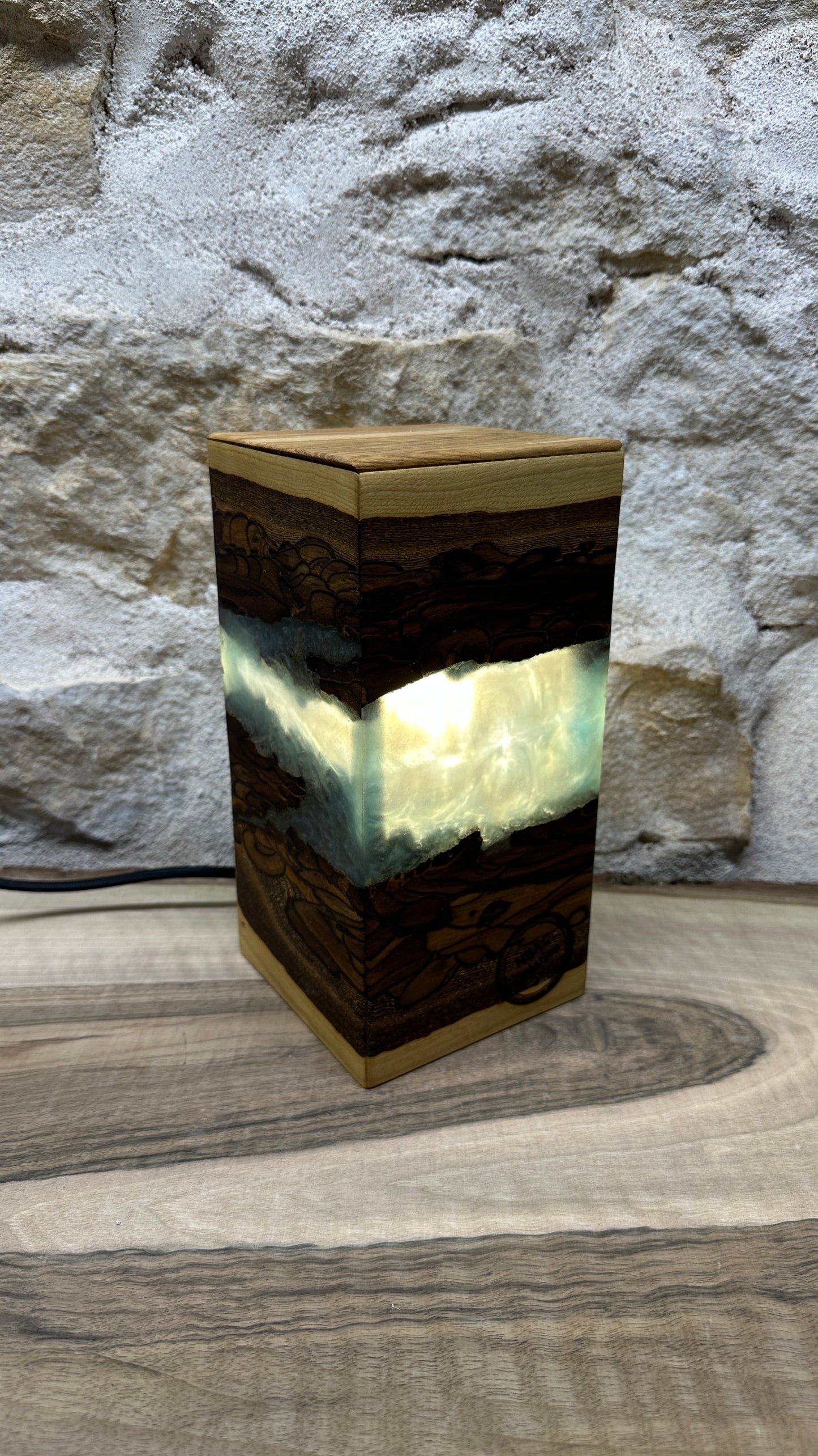 Lampe noyer/résine époxy