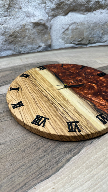 horloge en olivier et résine époxy