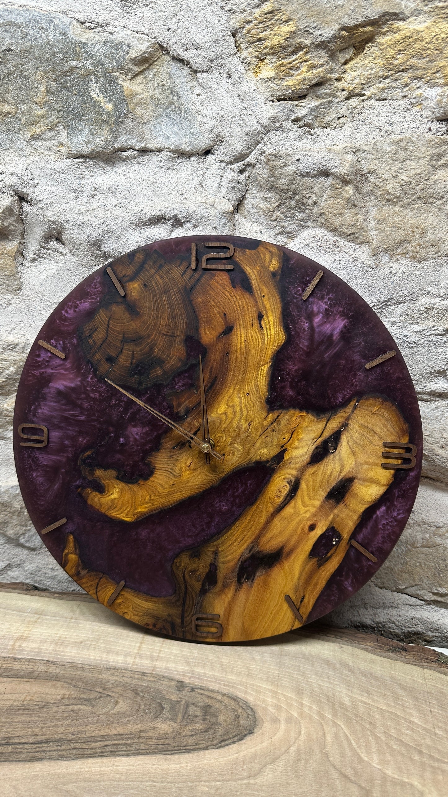horloge en murier et résine époxy