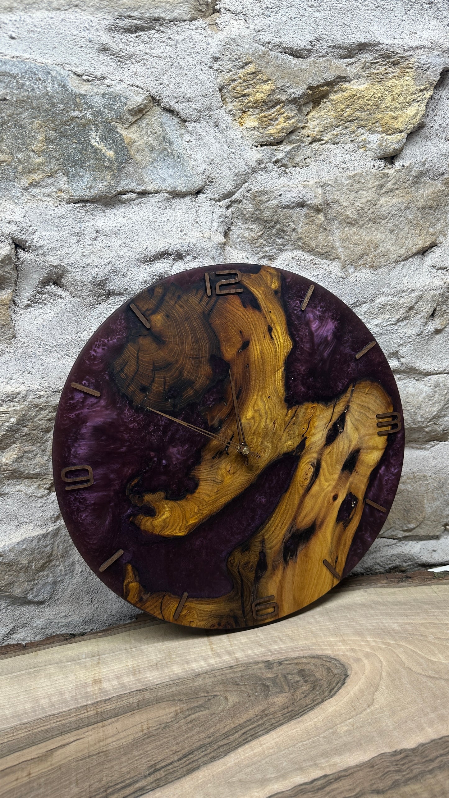 horloge en murier et résine époxy