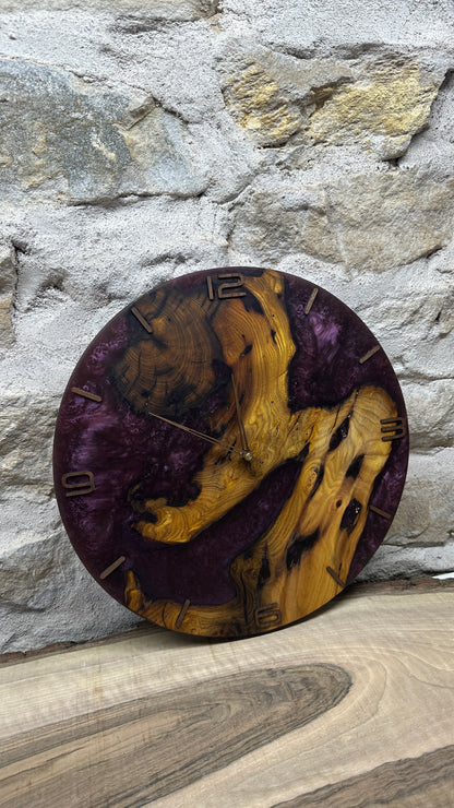 horloge en murier et résine époxy