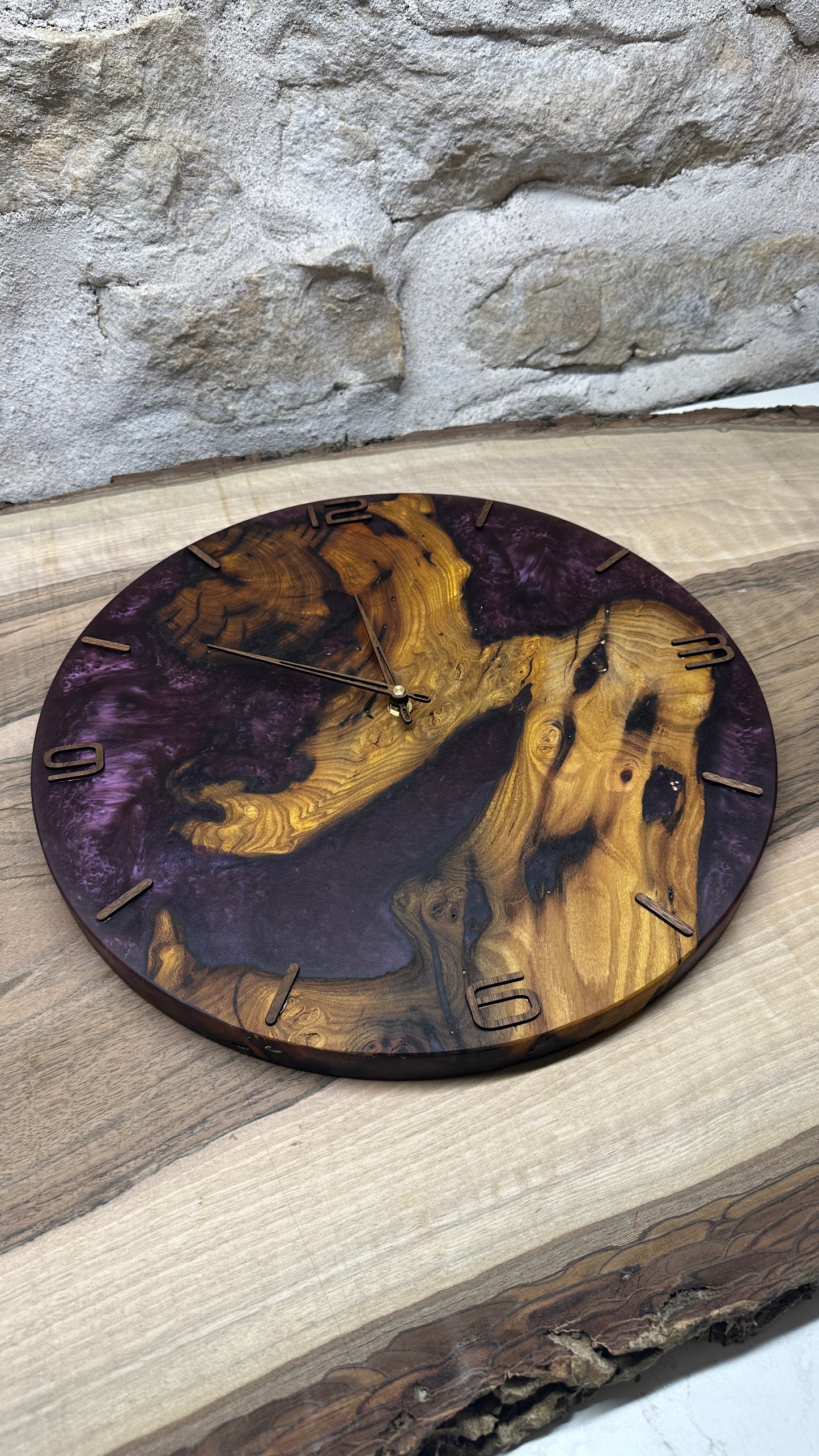horloge en murier et résine époxy