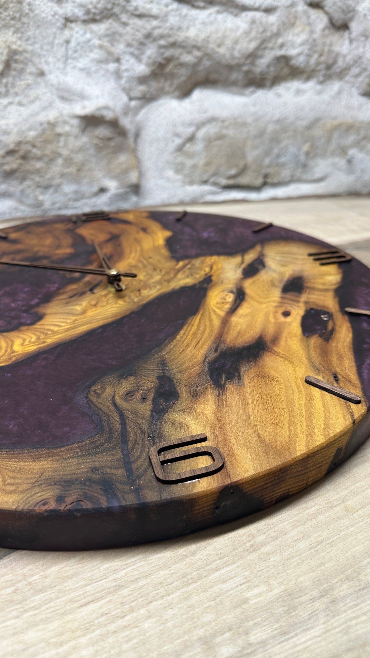 horloge en murier et résine époxy