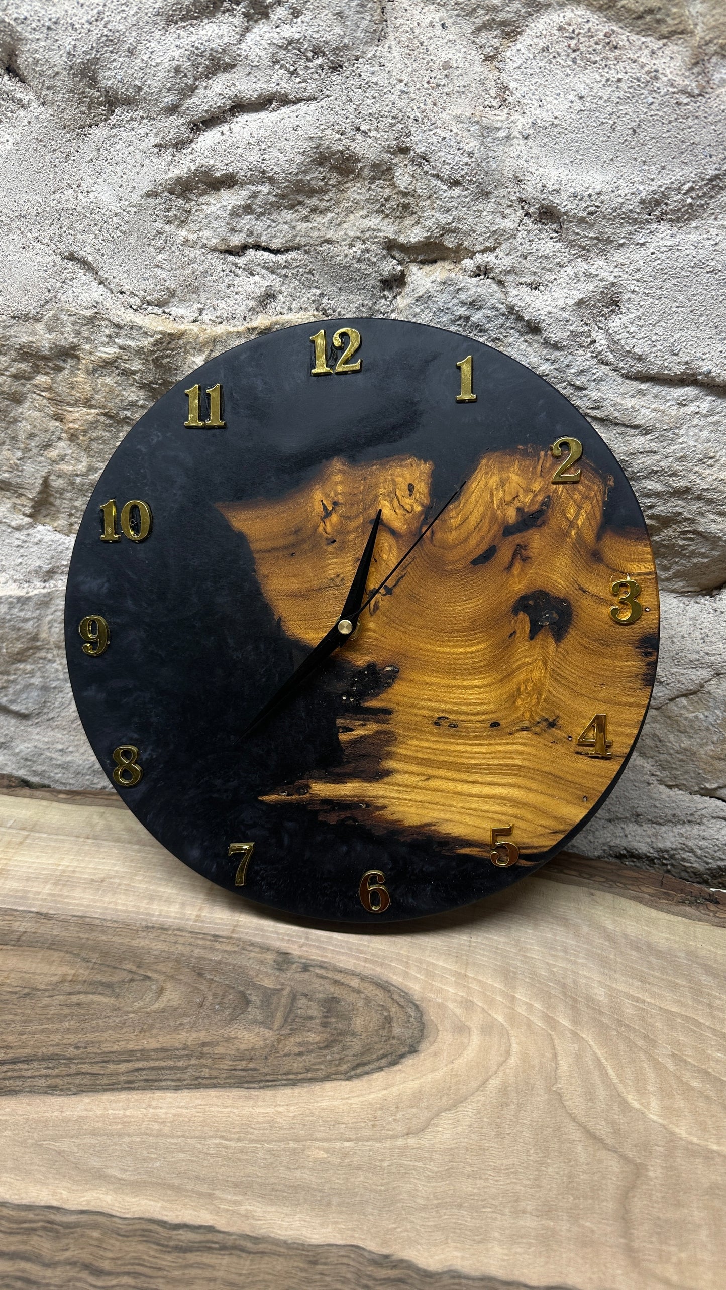 horloge en murier et résine époxy