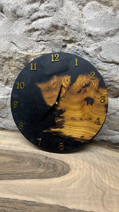 horloge en murier et résine époxy