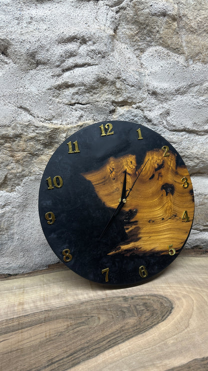 horloge en murier et résine époxy