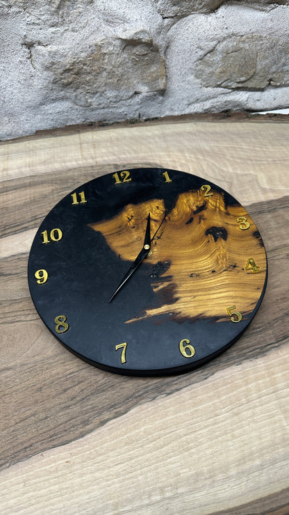 horloge en murier et résine époxy