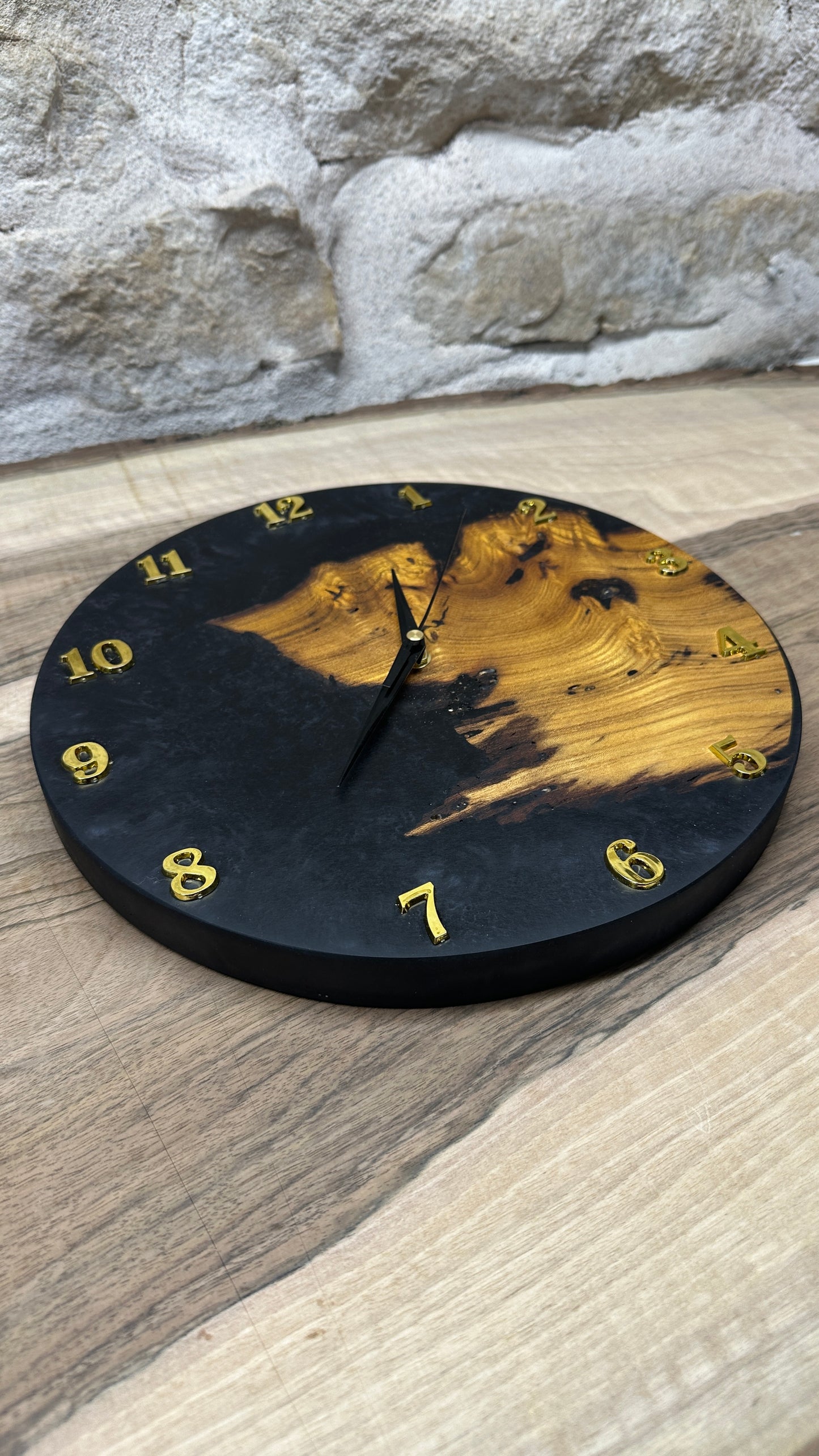 horloge en murier et résine époxy