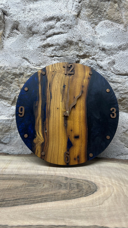 horloge en murier et résine époxy